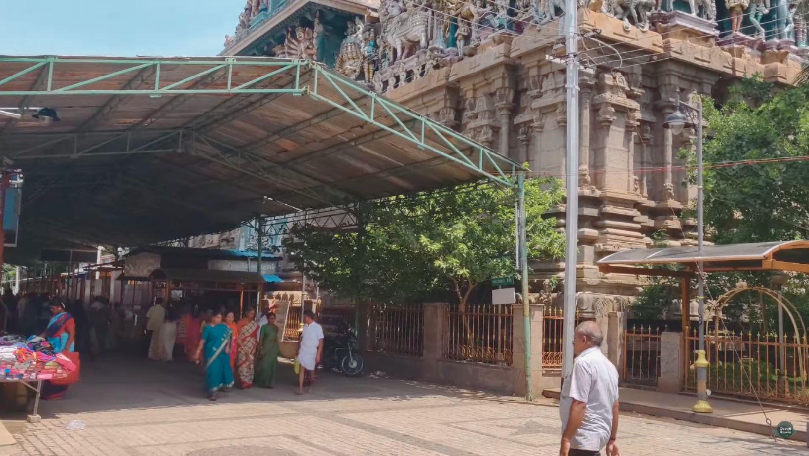 Devotees wearing jeans, skirts not allowed inside Tamil Nadu temples |  Latest News India - Hindustan Times