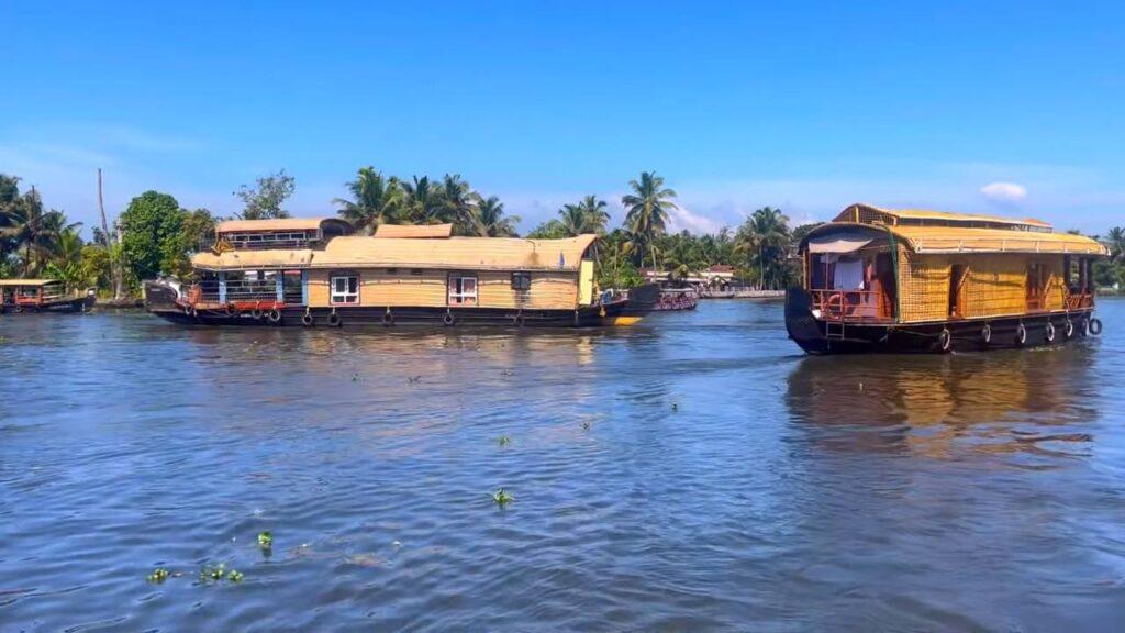 Munnar-Alleppey-Thekkady, Kerala