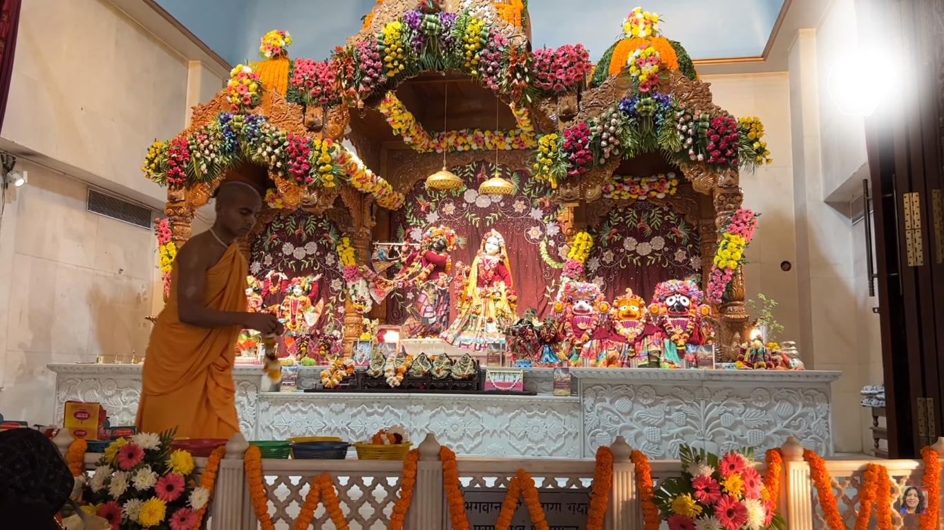 ISKCON Temple Noida: Timings, Ticket Price, Aarti Timings!