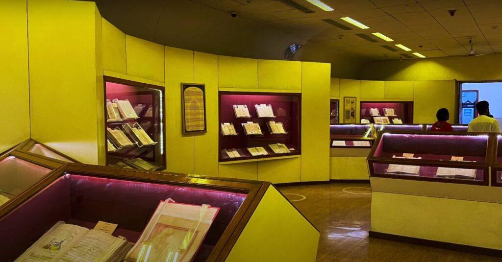 Inside of Salar Jung Museum