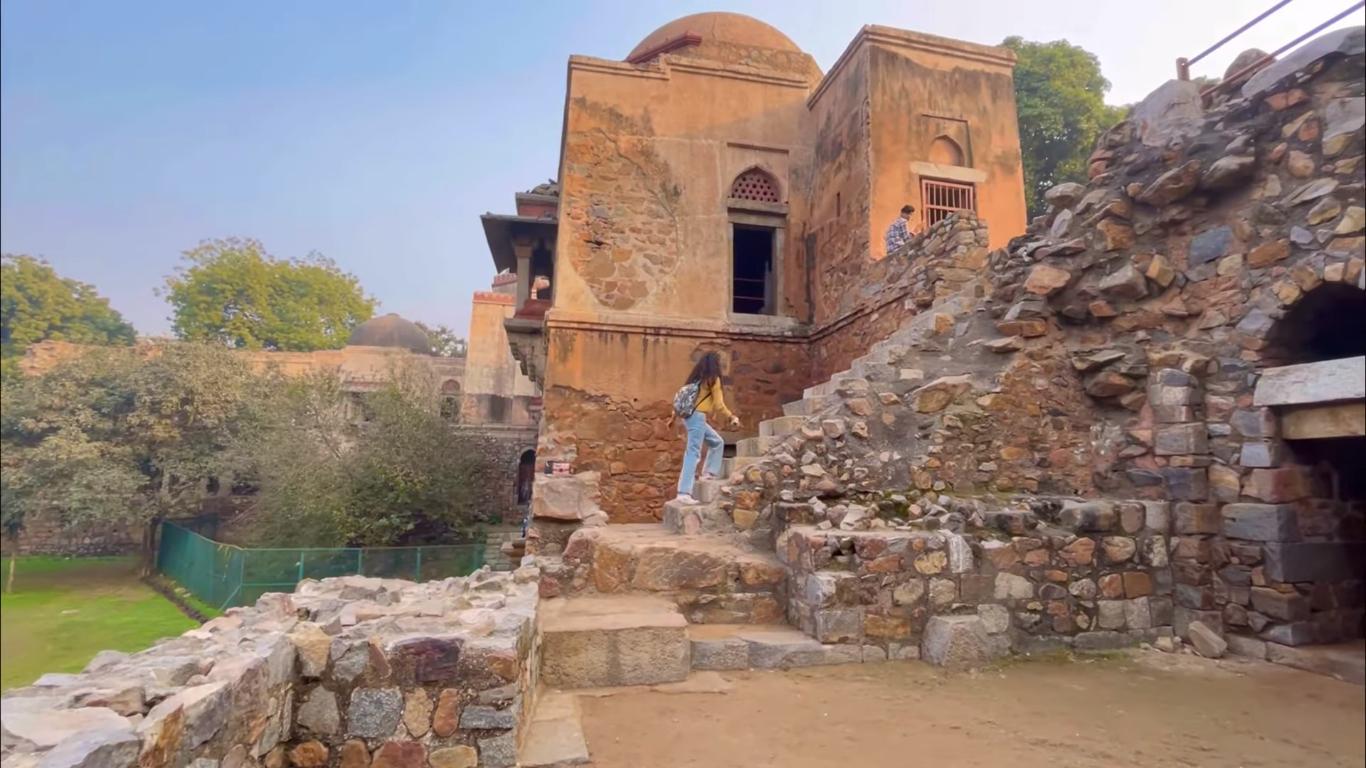 Top 10 Places to Visit in Delhi with Friends!