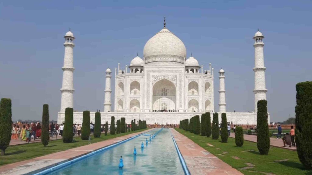 Delhi to Taj Mahal