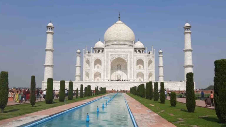 Delhi to Taj Mahal