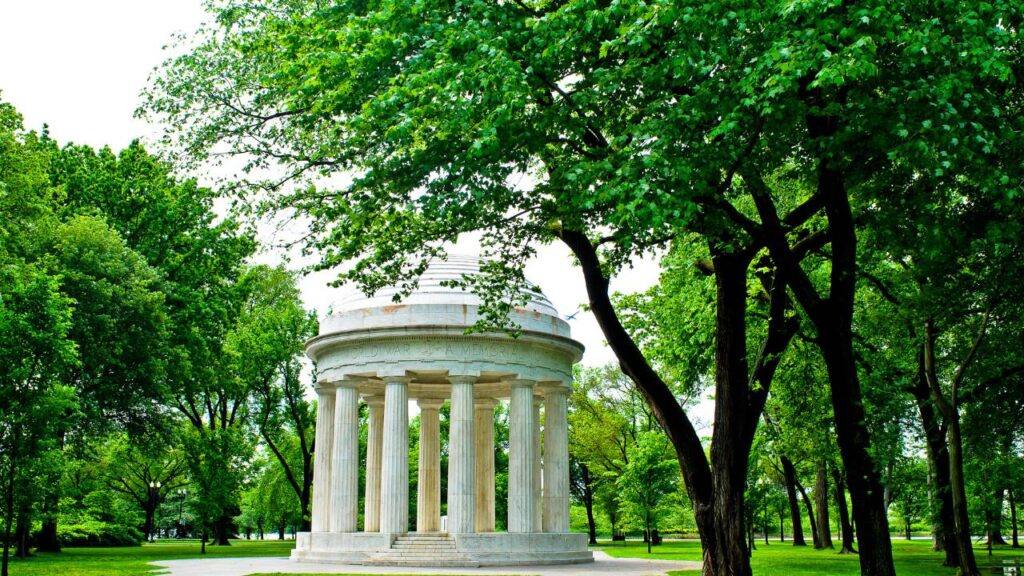Where is the DC War Memorial located