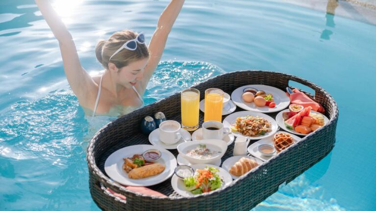 How much does a floating breakfast cost in the Maldives