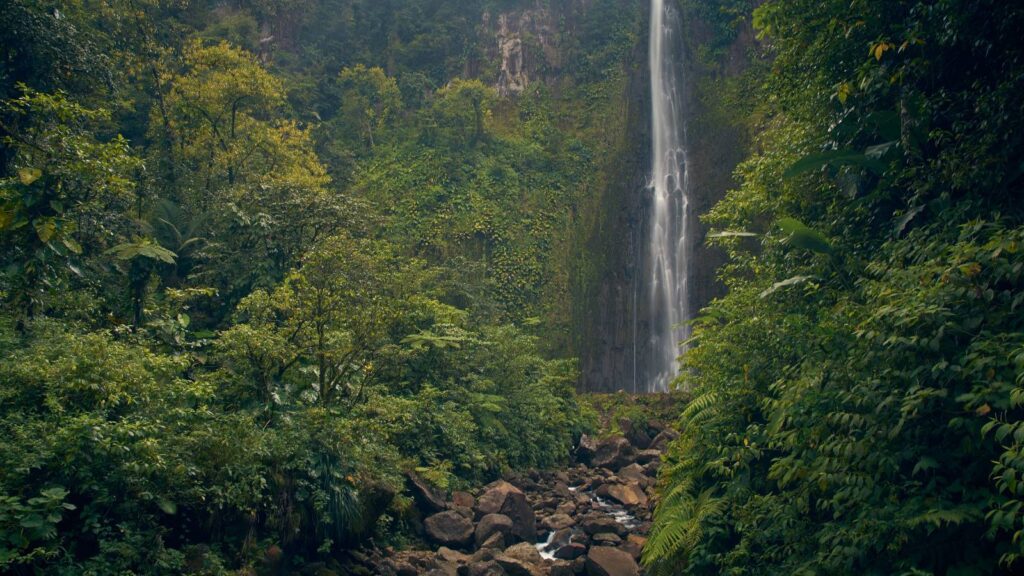 Best Time to Visit Canada’s Waterfalls