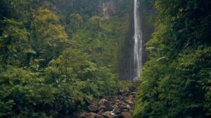 Best Time to Visit Canada’s Waterfalls