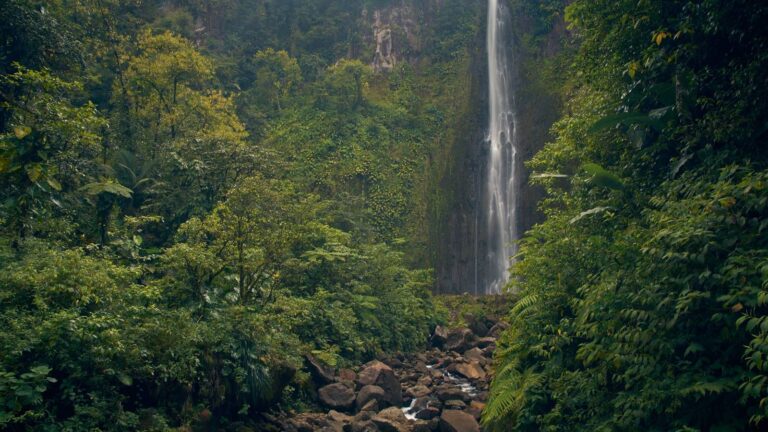 Best Time to Visit Canada’s Waterfalls
